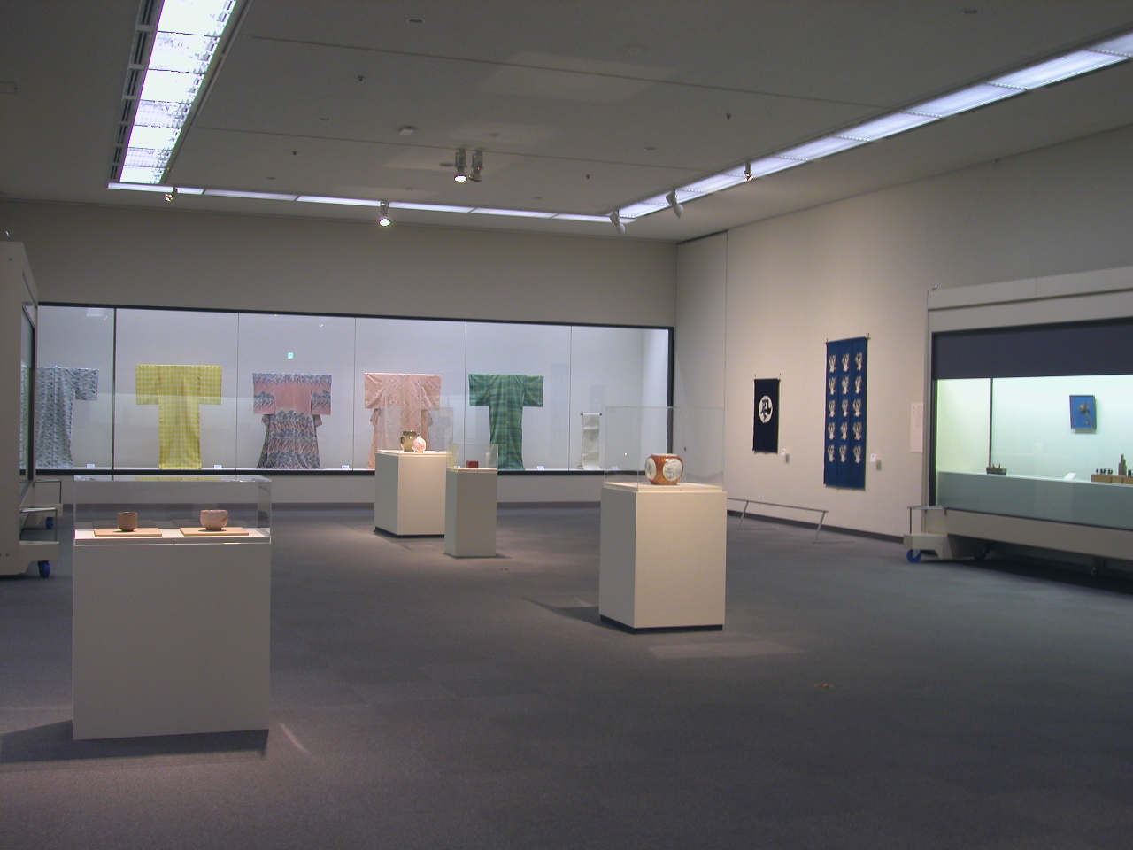 東京国立近代美術館所蔵品による　名品でたどる近代工芸のあゆみ　会場風景　第1室