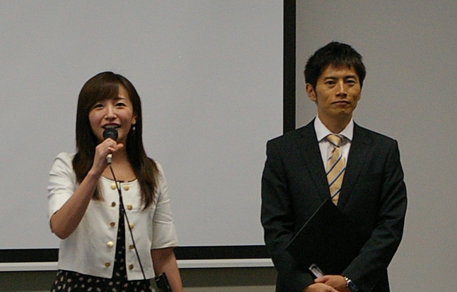 市野瀬アナ（左）と佐藤アナ（右）も駆け付けてくださいました