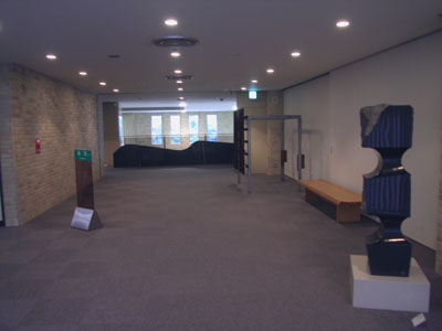 ２００４年度常設第４期展示　2階ギャラリー、ロビー　会場風景