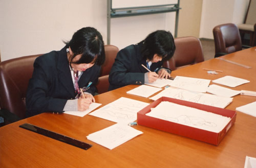 会議室にて（作品資料の整理）