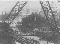 ２．ゾラ撮影による、エッフェル塔から見た万博会場、1900年