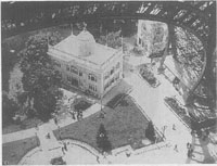 ４．ゾラ撮影による、エッフェル塔から見た万博会場、1900年