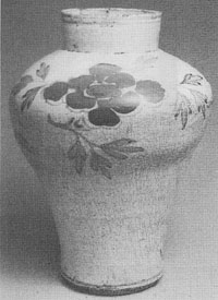 fig.3　染付辰砂牡丹文壺