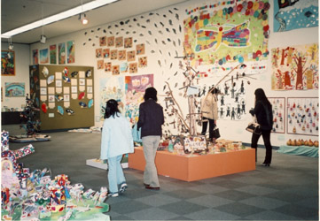 【三重の子どもたち展　はっしん！ 今･･･わたし】　　会場風景　(教育の現場から)