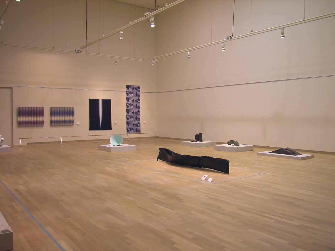 東京国立近代美術館所蔵品による　名品でたどる近代工芸のあゆみ　会場風景　第4室