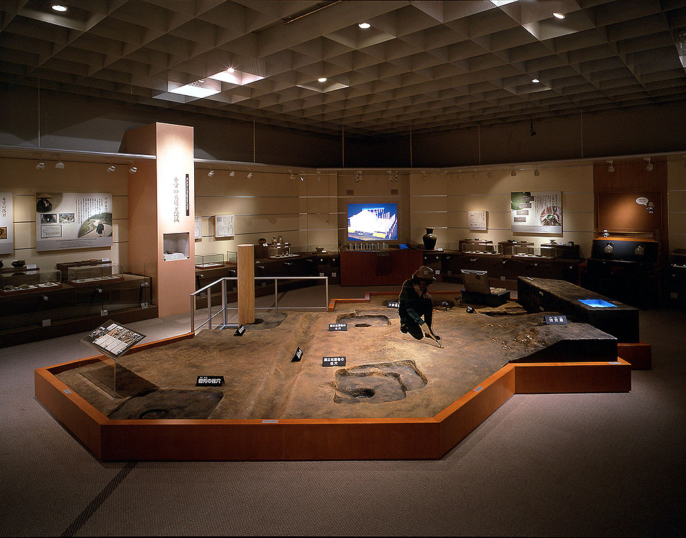 Model recreated the scene of an excavation at the Saiku site