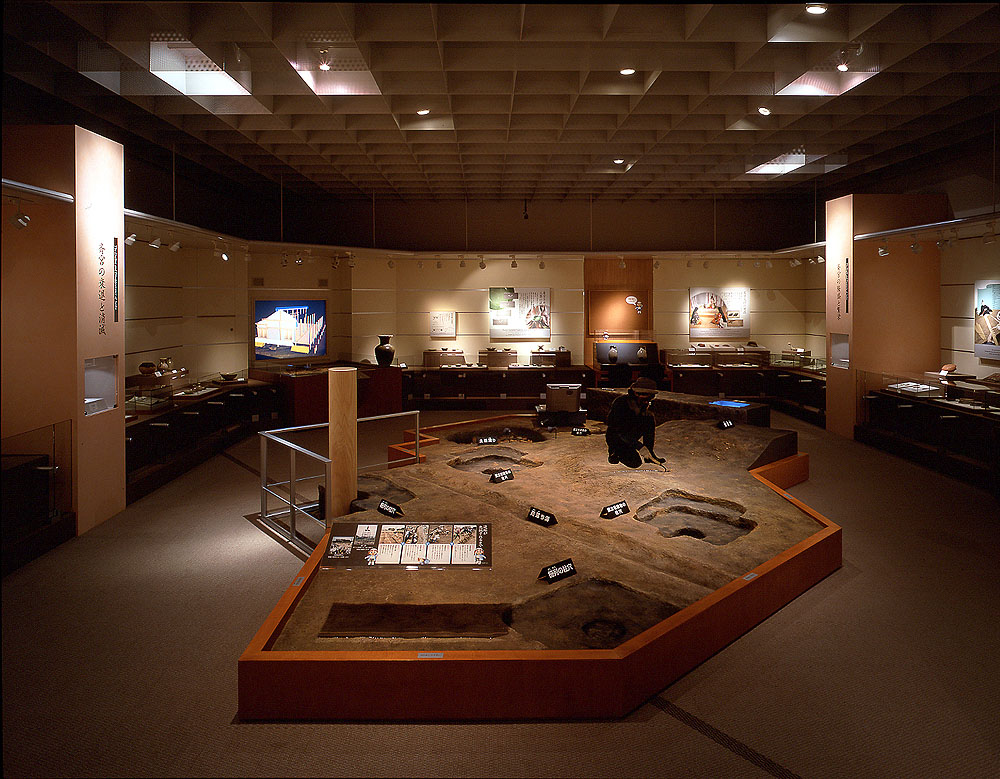 Model recreated the scene of an excavation at the Saiku site