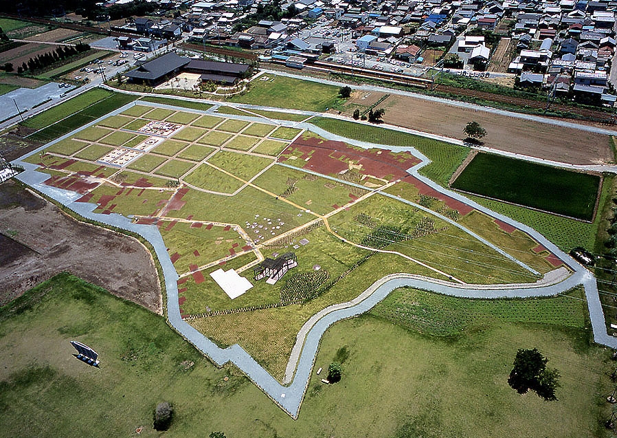The 1:10 scale model of the Saiku site