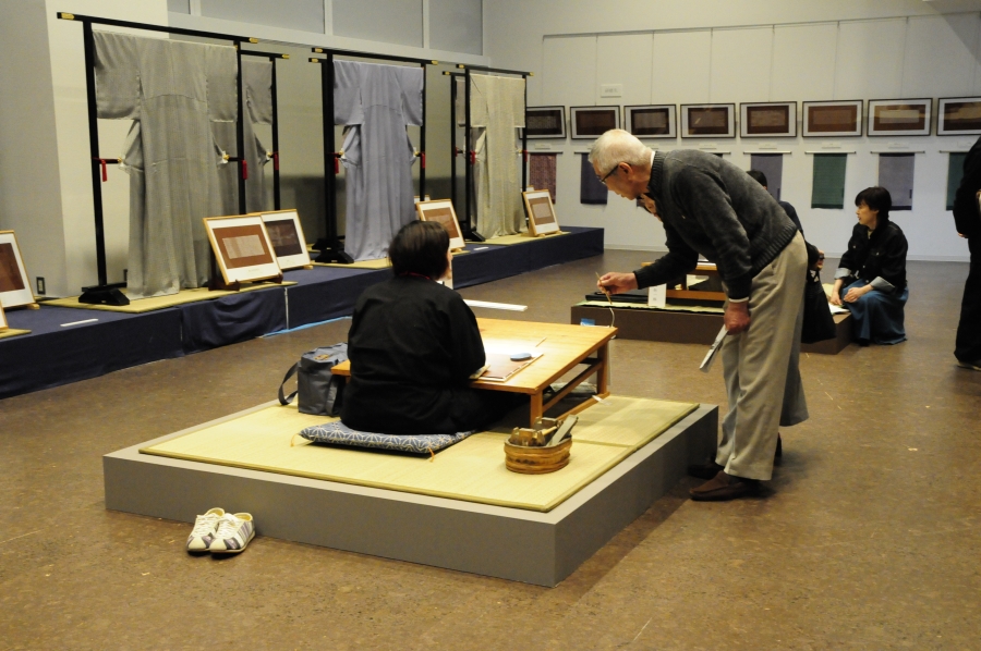 交流展 伊勢型紙の技と模様「江戸小紋」展 会場風景