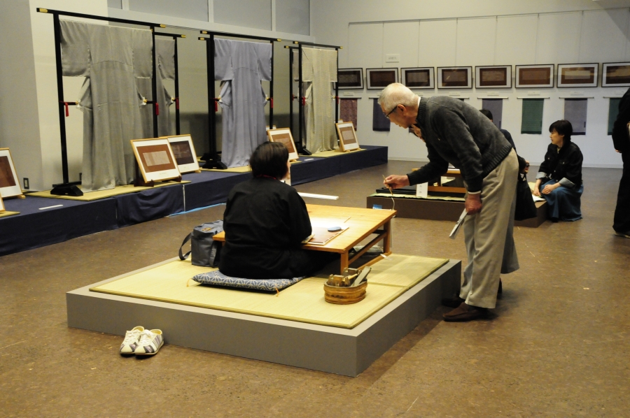 交流展　伊勢型紙の技と模様「江戸小紋」展　会場風景