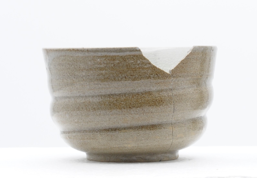 津城跡から出土した安東焼の碗