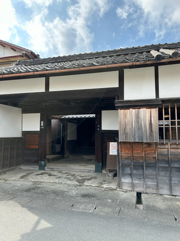 旧御師丸岡宗大夫邸の門