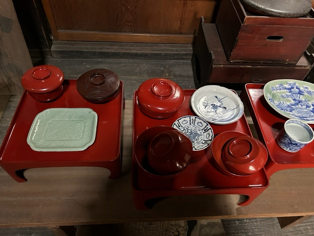 旧御師丸岡宗大夫邸の食器