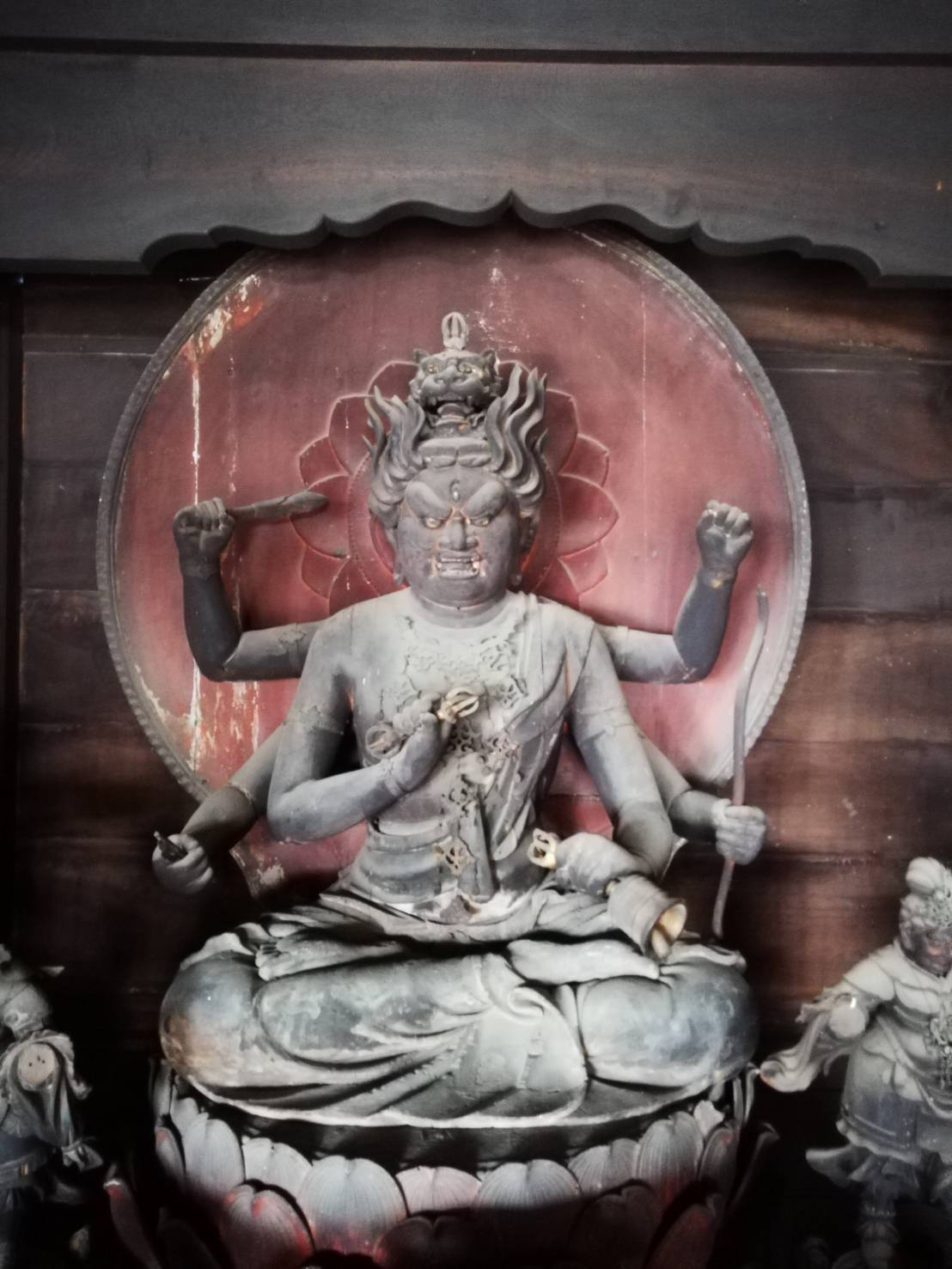 世義寺の愛染明王坐像