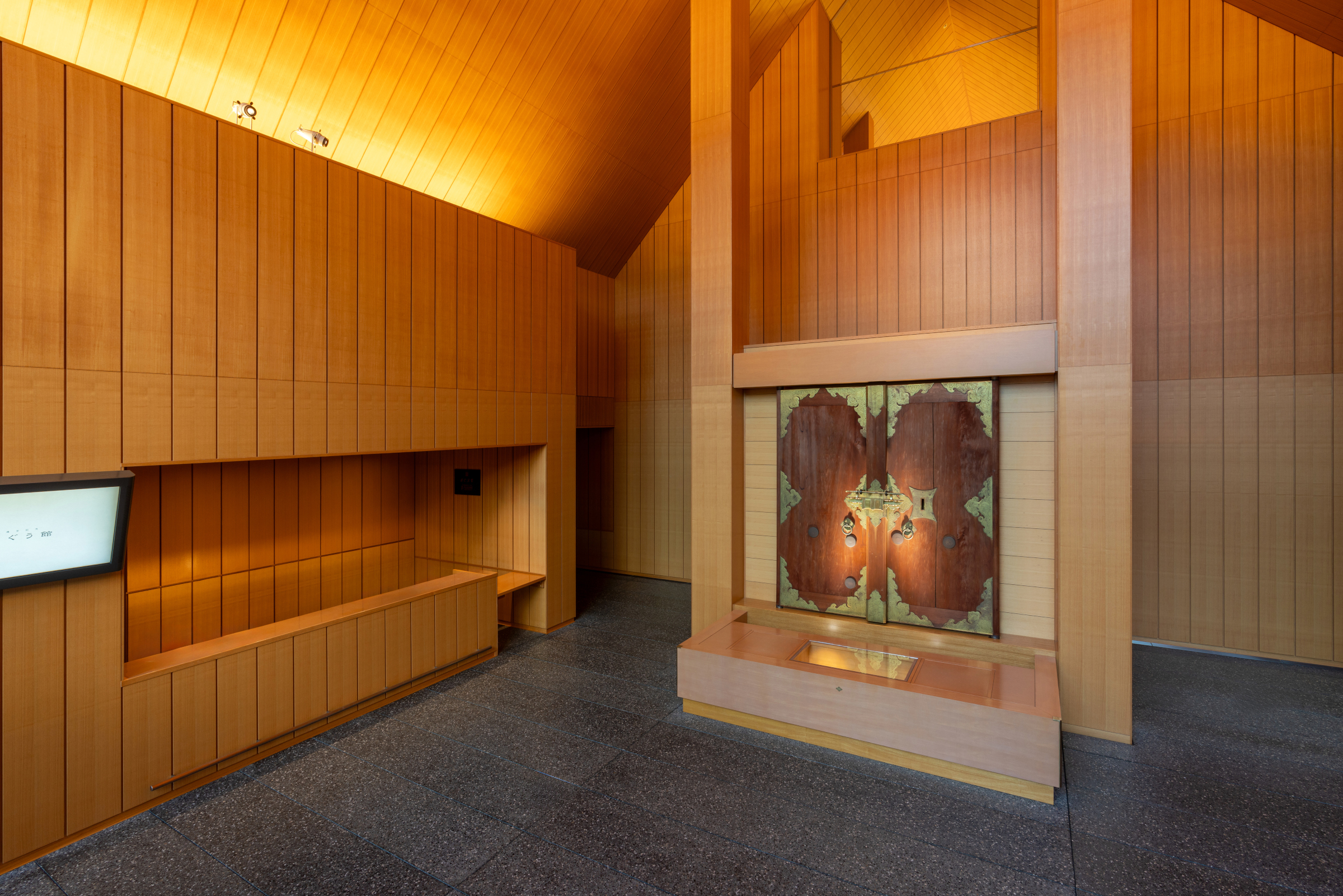 せんぐう館　扉