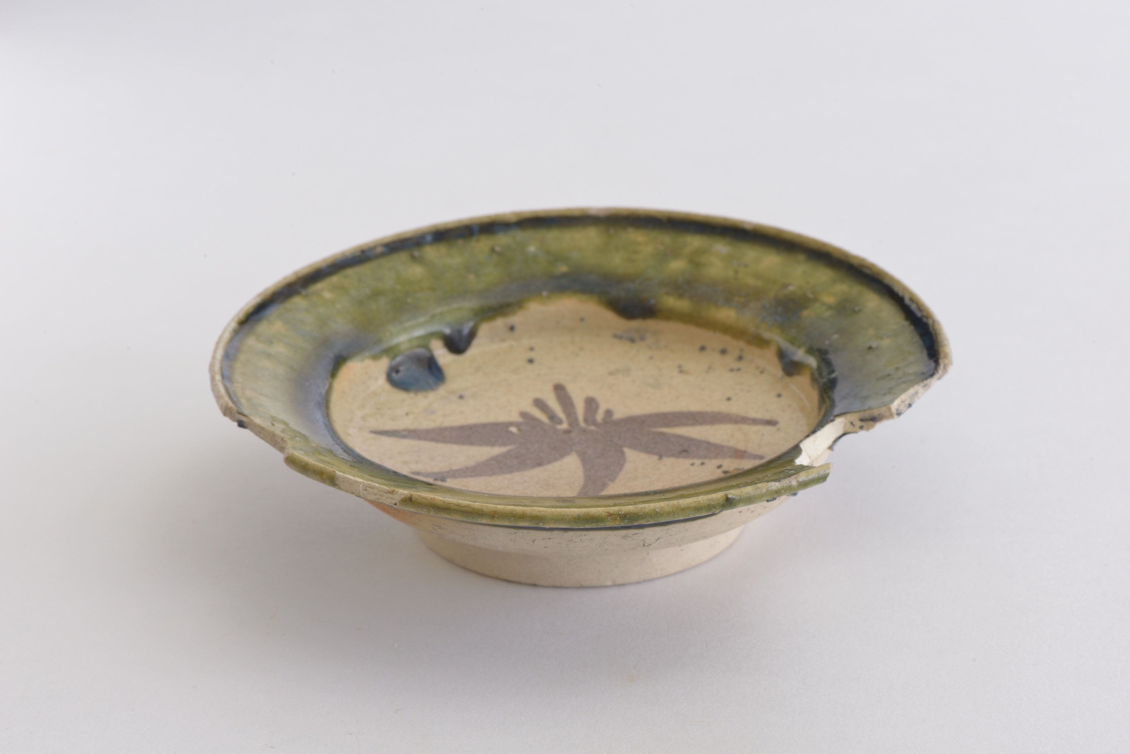 中館遺跡　陶器皿