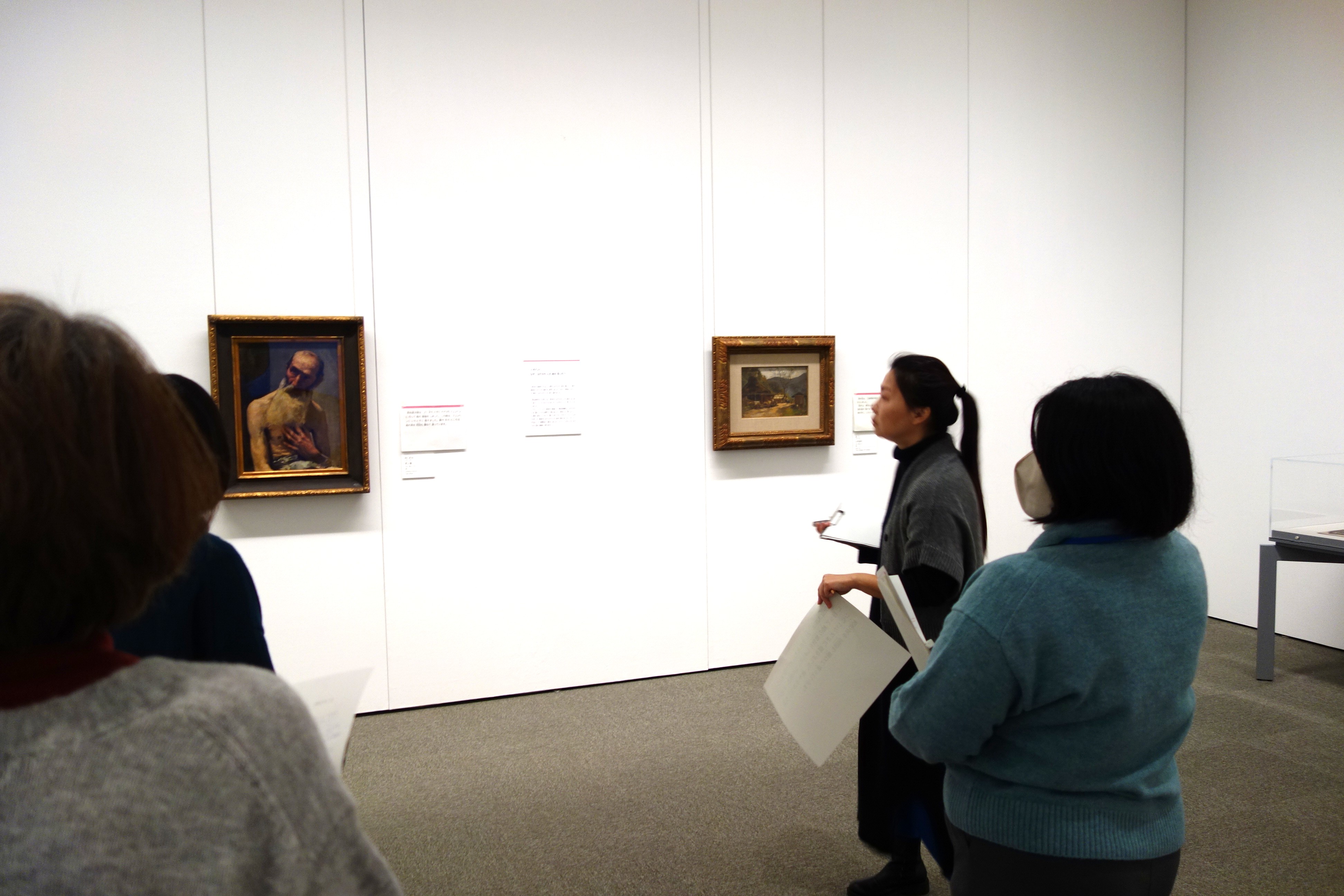 展示室内の研修風景