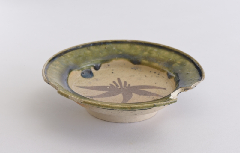 中館遺跡から出土した陶器皿