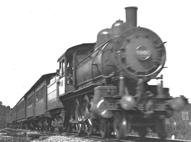 安濃川橋梁をわたる蒸気機関車(戦前)