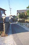 当時の道幅を残す道