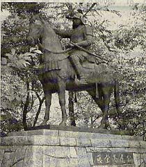 「津城公園にある藤堂高虎銅像」