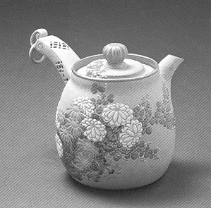 有節万古　木型作り盛絵菊花文急須（『四日市万古焼通史』より）