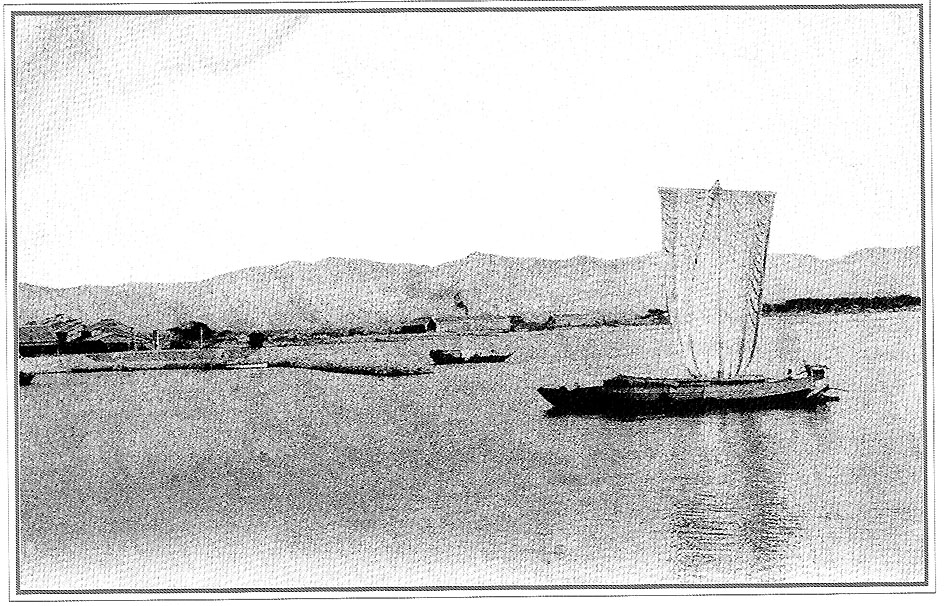 稲葉三右衛門が修築した堤防（1884年竣工）の見える写真絵はがき