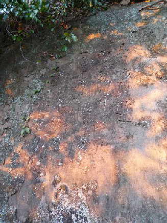 高岡山根基石の碑文