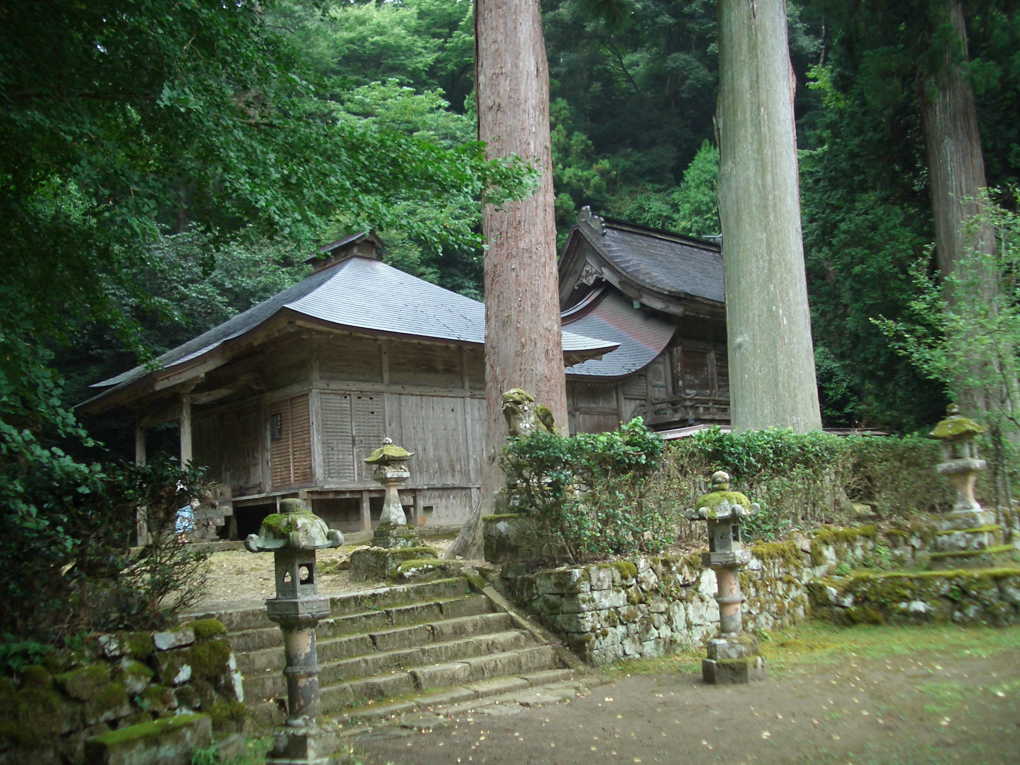 鰐淵寺常行堂と摩陀羅神社