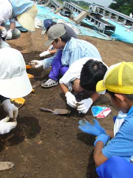 明星小学校の発掘体験