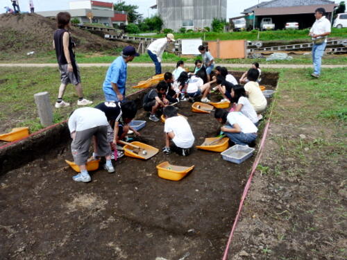 さぁ、発掘だ！どんな土器が出てくるかな？