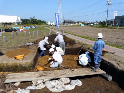 建物跡を再検討するため、一部拡張しました。